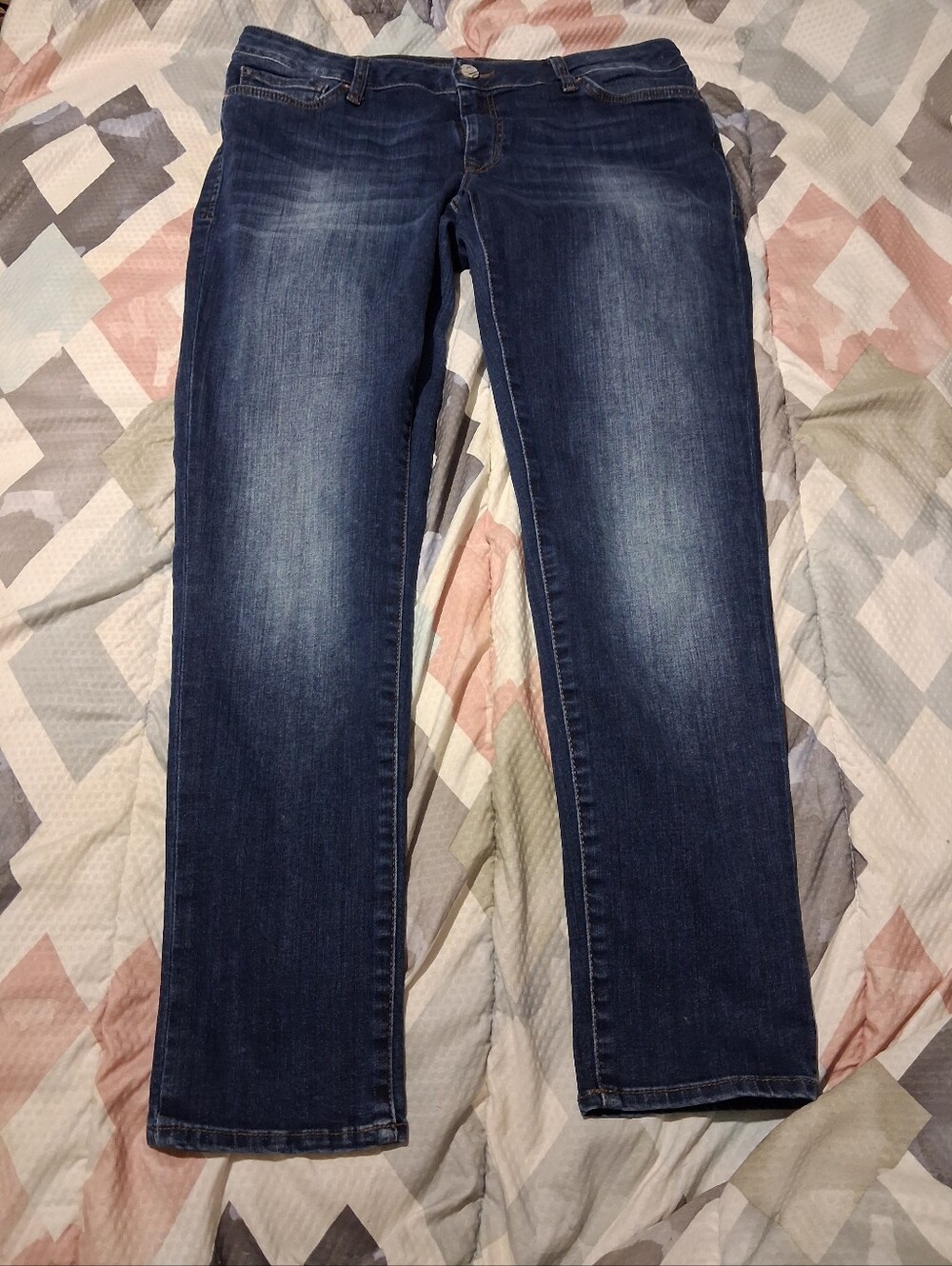 Classic Women's Straight-Leg Jeans in Dark Blue Wash